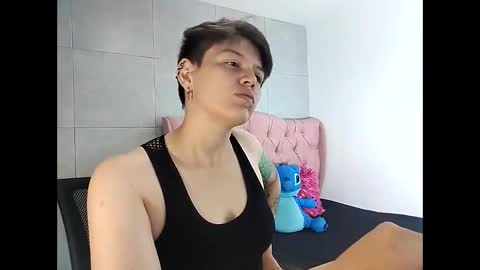 Snapshot of bug2025 chatting on October 17, 2025, 3:20 am bug2025 online show from October 17, 2025, 3:20 am