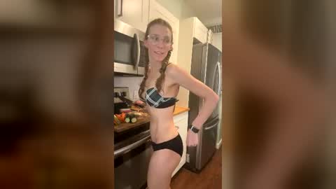 Bumblebee Bat Girl athletic fit smalltits skinny natural online show from July 12, 2026, 5:04 pm