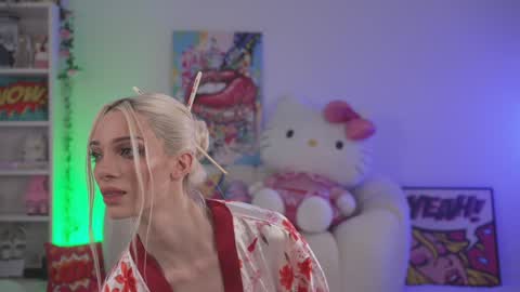 Stella online show from February 1, 2025, 11:37 pm