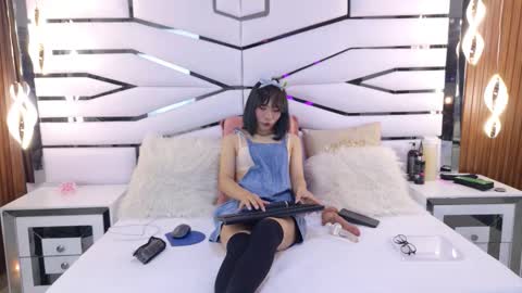 Bunny online show from December 16, 2025, 7:52 pm