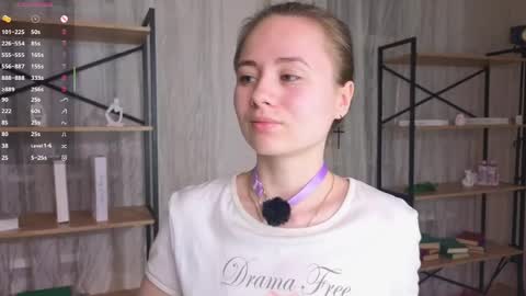 Lizy online show from April 17, 2026, 8:23 pm