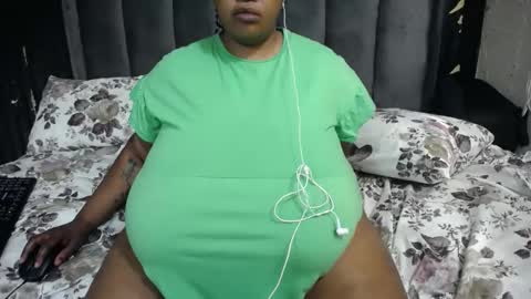 bustyqueenx25 online show from November 13, 2025, 8:24 am