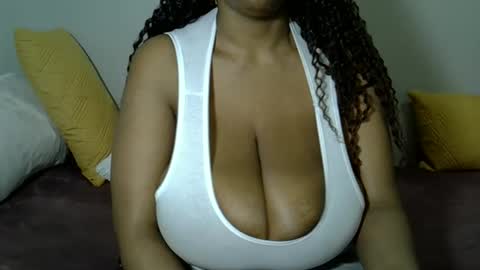 bustytessa37 online show from May 13, 2026, 5:16 am