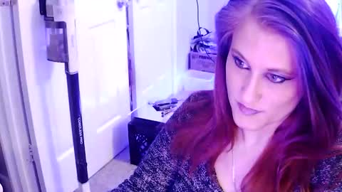 Snapshot of busybee83 chatting on October 27, 2025, 6:45 pm busybee83 online show from October 27, 2025, 6:45 pm