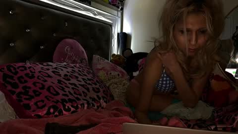 buttercupbimbo online show from January 21, 2025, 5:41 pm