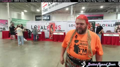 Snapshot of butterflyandbear chatting on December 6, 2024, 10:30 pm Butterfly and Bear online show from December 6, 2024, 10:30 pm