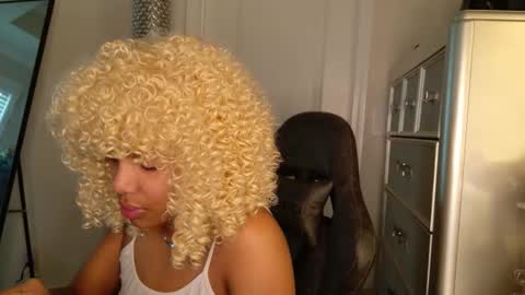 butterfly booty online show from December 21, 2025, 1:29 pm