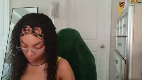 butterfly booty online show from April 21, 2026, 3:07 pm