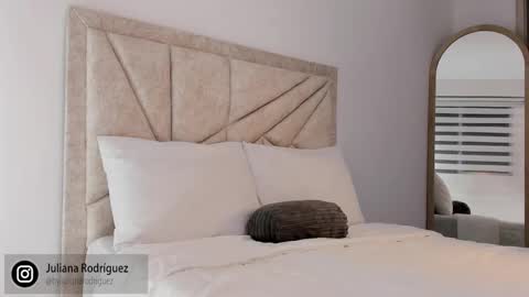 Snapshot of by_juliana chatting on September 25, 2025, 2:15 am    online show from September 25, 2025, 2:15 am