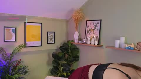 Kira online show from April 12, 2026, 7:46 am