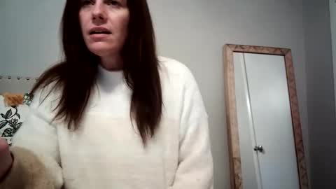 Snapshot of caitie__citrine chatting on December 9, 2024, 7:39 pm Caitie Citrine online show from December 9, 2024, 7:39 pm