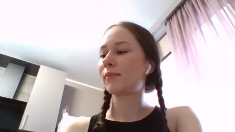 Sara online show from June 9, 2026, 8:37 am