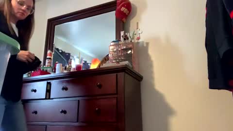 calishop1 online show from February 19, 2025, 6:43 pm