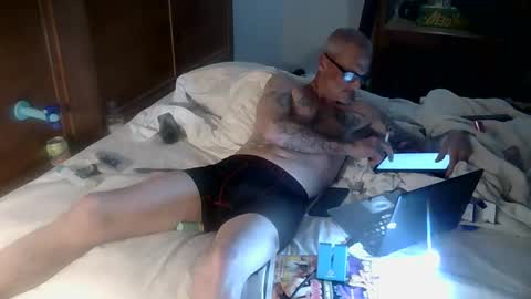 calredding75 online show from November 18, 2025, 7:46 am