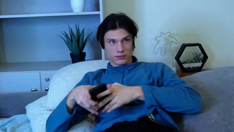 Snapshot of calvin_cay chatting on January 13, 2025, 7:42 pm Calvin online show from January 13, 2025, 7:42 pm