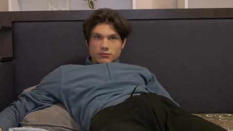 Snapshot of calvin_cay chatting on January 16, 2025, 12:23 am Calvin online show from January 16, 2025, 12:23 am