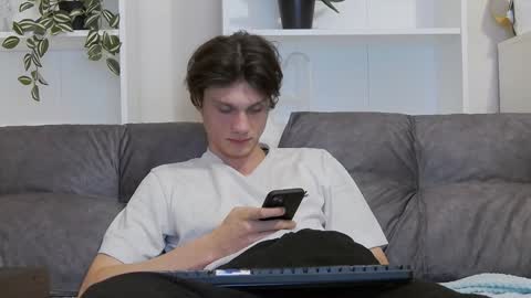 Snapshot of calvin_cay chatting on February 2, 2025, 7:57 pm Calvin online show from February 2, 2025, 7:57 pm