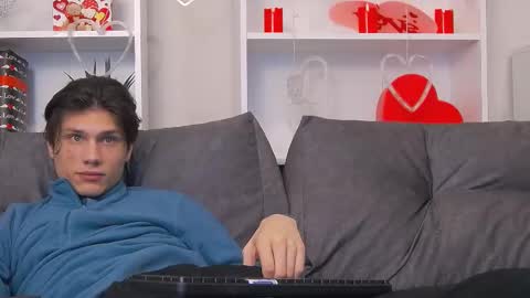 Snapshot of calvin_cay chatting on February 11, 2025, 1:41 am Calvin online show from February 11, 2025, 1:41 am