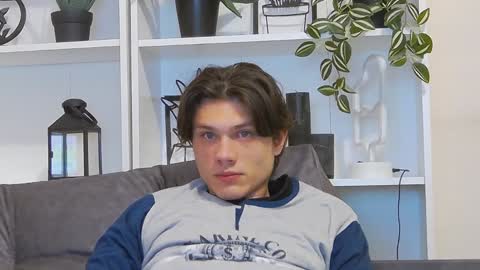 Snapshot of calvin_cay chatting on February 26, 2025, 1:43 am Calvin online show from February 26, 2025, 1:43 am