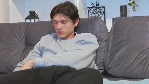 Snapshot of calvin_cay chatting on March 6, 2025, 1:48 am Calvin online show from March 6, 2025, 1:48 am