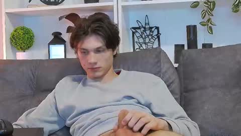 Snapshot of calvin_cay chatting on March 11, 2025, 8:09 pm Calvin online show from March 11, 2025, 8:09 pm