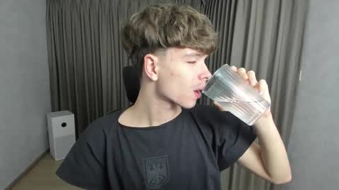 Hey I am Calvin  online show from November 29, 2025, 2:20 pm