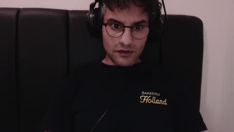 Snapshot of calvinjohnlad chatting on December 18, 2024, 3:22 pm Calvinjohnlad online show from December 18, 2024, 3:22 pm