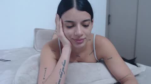 calyra_isme online show from June 8, 2026, 2:28 pm