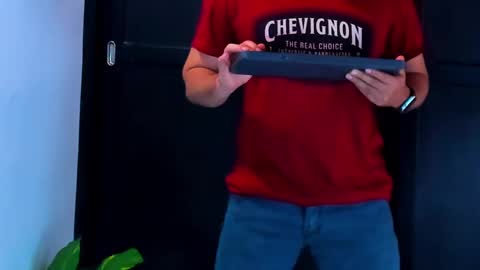 camara110 online show from January 10, 2025, 10:46 pm