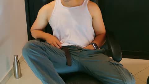 camara110 online show from January 24, 2025, 4:16 am