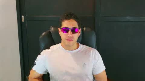 camara110 online show from January 26, 2025, 9:51 pm