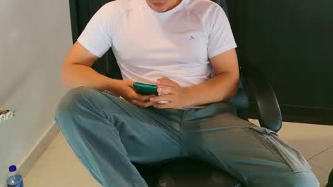 camara110 online show from January 27, 2025, 2:42 am