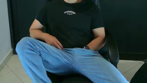 camara110 online show from January 29, 2025, 12:22 am