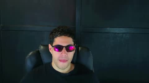 camara110 online show from February 9, 2025, 11:46 pm