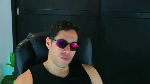 camara110 online show from February 19, 2025, 9:03 pm