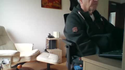 camcologne online show from January 19, 2025, 2:59 pm