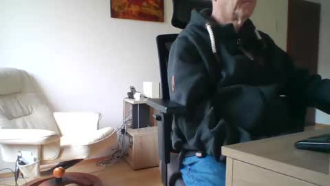 camcologne online show from February 7, 2025, 10:19 am