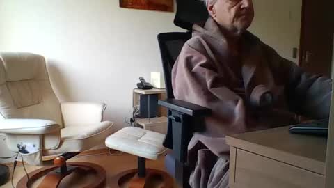 camcologne online show from November 4, 2025, 10:36 am