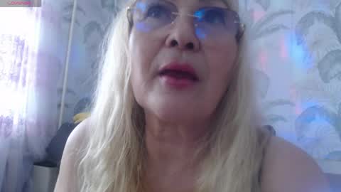 CamDiva1 online show from April 18, 2026, 11:14 am