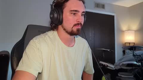 Snapshot of cameron_camming chatting on October 15, 2025, 7:47 pm Cameron online show from October 15, 2025, 7:47 pm