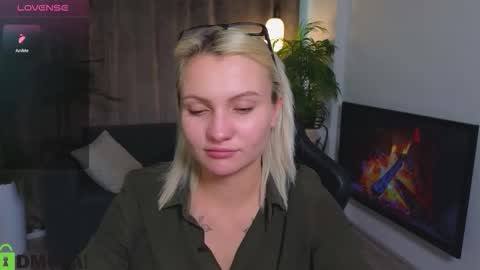 Snapshot of cameron_loving chatting on October 22, 2025, 9:20 am Cameron online show from October 22, 2025, 9:20 am
