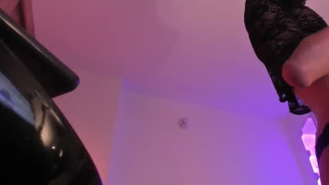 Snapshot of cameron_lyra chatting on January 19, 2026, 1:42 am Cameron online show from January 19, 2026, 1:42 am