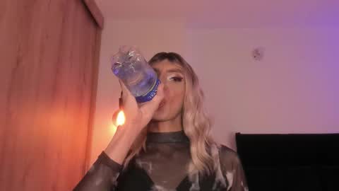 Snapshot of cameron_lyra chatting on February 5, 2026, 2:38 am Cameron online show from February 5, 2026, 2:38 am