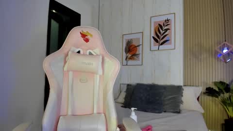 Cameron  online show from September 17, 2025, 8:10 pm