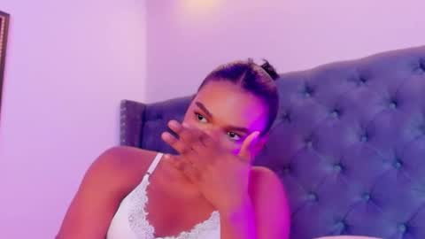 camiestrada online show from September 23, 2025, 2:36 am