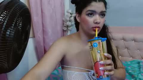 Snapshot of camila_meza chatting on April 15, 2026, 9:15 pm camila_meza online show from April 15, 2026, 9:15 pm