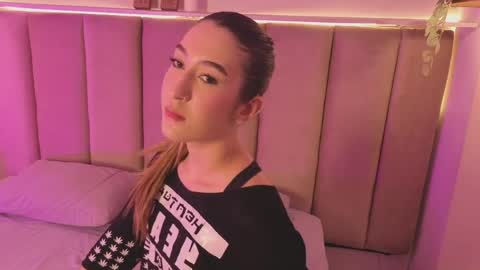 Snapshot of camila_velvet chatting on April 16, 2026, 9:39 pm Camila online show from April 16, 2026, 9:39 pm