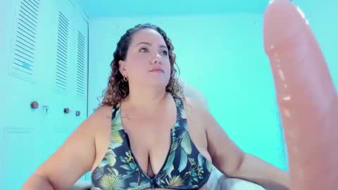 Snapshot of camilaa_foxxx chatting on January 24, 2025, 5:53 pm camilaa foxxx online show from January 24, 2025, 5:53 pm