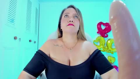 Snapshot of camilaa_foxxx chatting on February 15, 2025, 10:10 pm camilaa foxxx online show from February 15, 2025, 10:10 pm