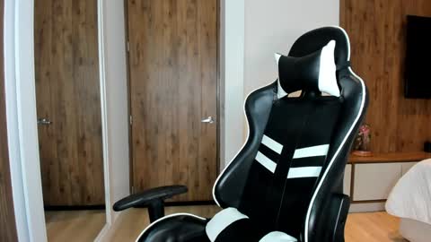 Camila online show from February 27, 2026, 2:33 am